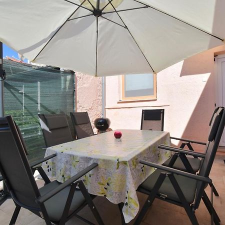 City Centre Apartment With Terrace 2 بولا المظهر الخارجي الصورة
